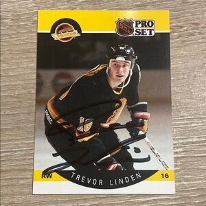 Vintage TREVOR LINDEN Signed/Autographed 1990-91 Pro Set Card #299